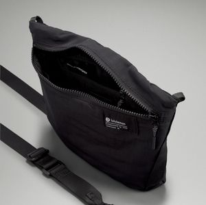 Lululemon clean lines crossbody bag